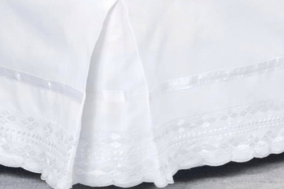 Faldón Broderie con tablas